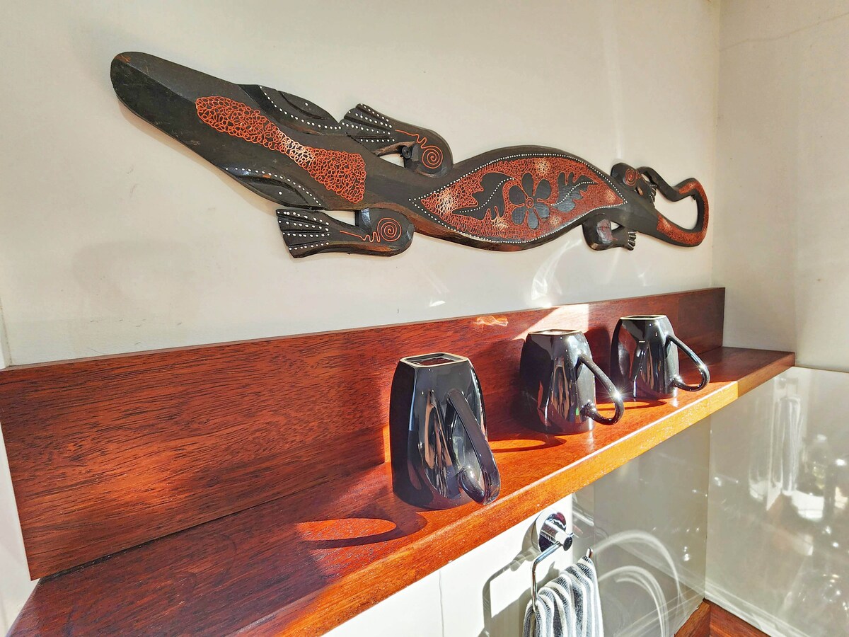 Kitchenette image 11