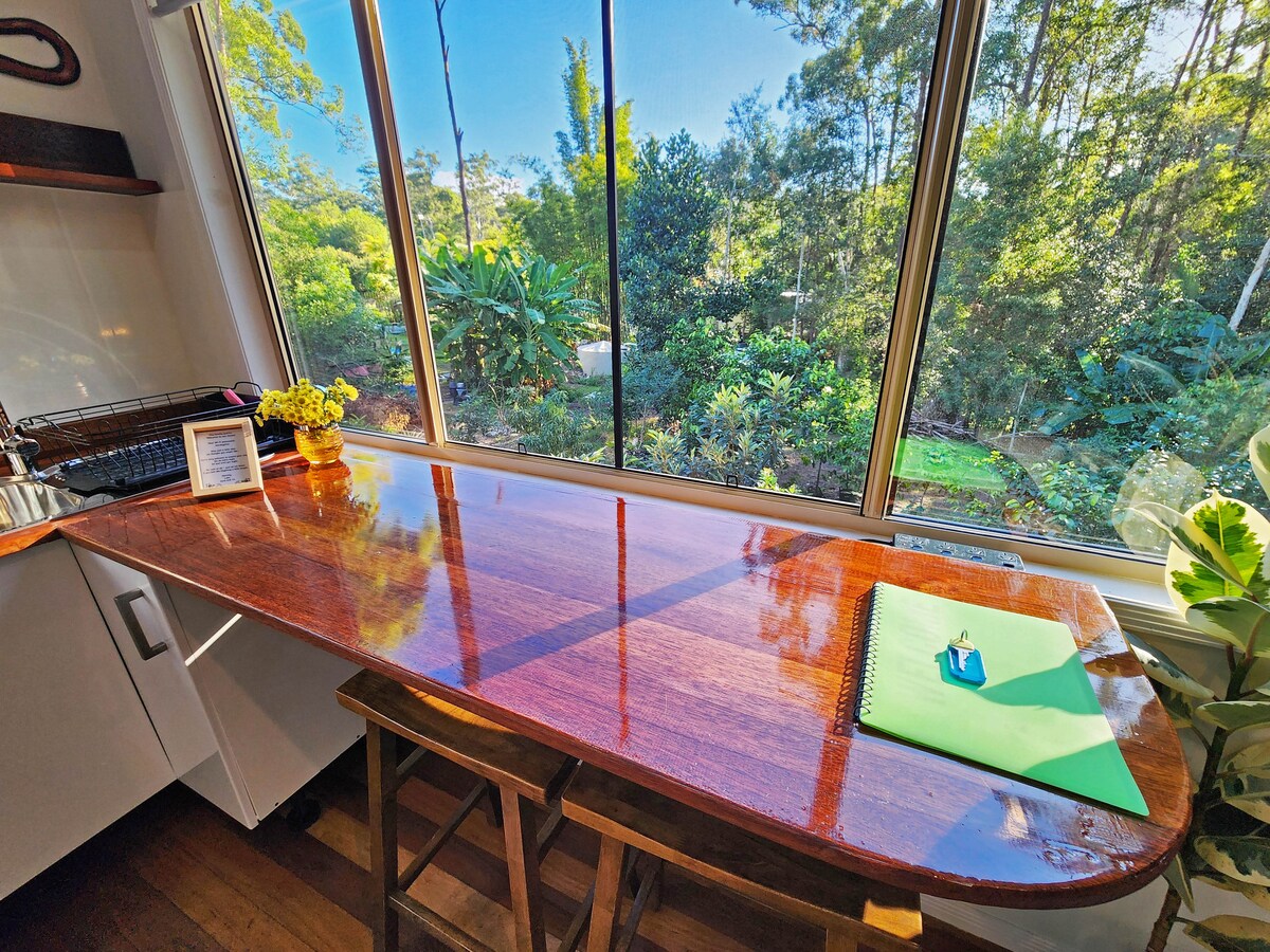 Kitchenette image 12