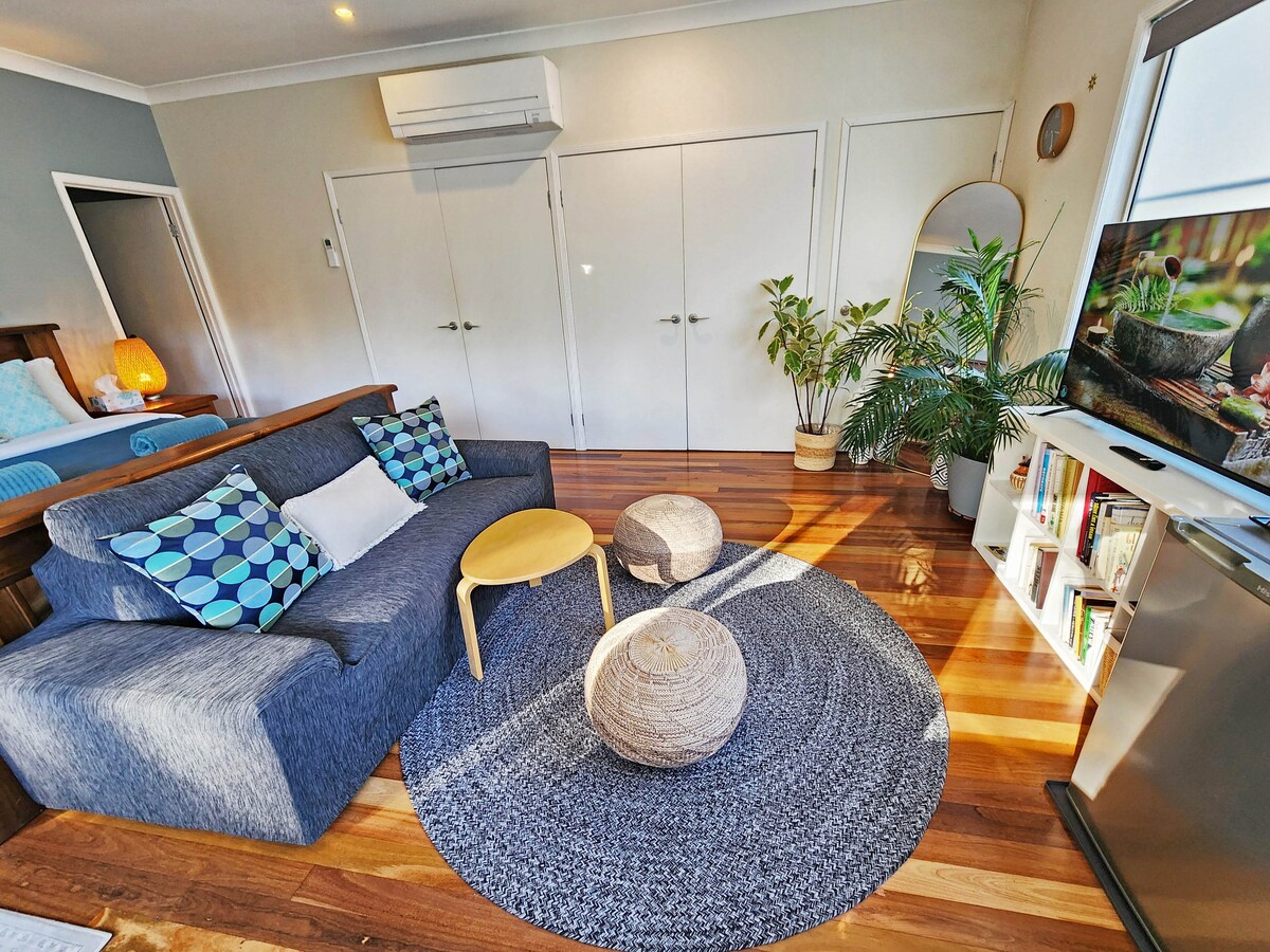 Living room image 6