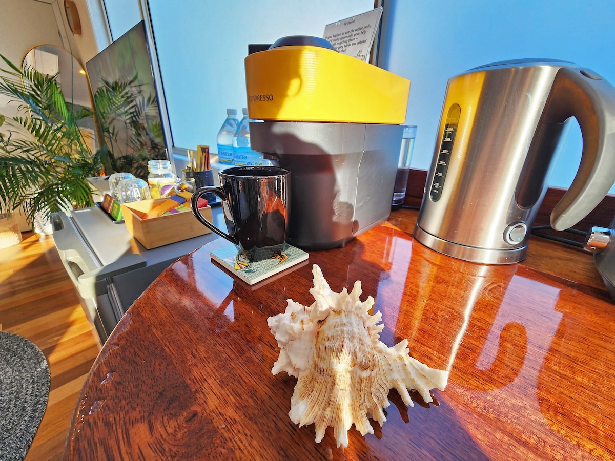 Kitchenette image 8