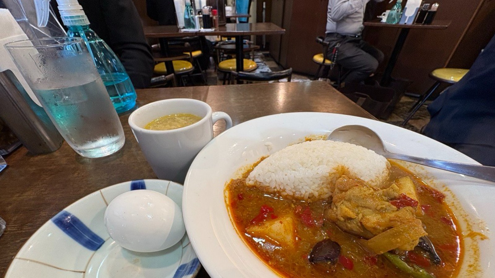 カレーの街 神田の“並ぶ理由がわかる”スパイスカレー