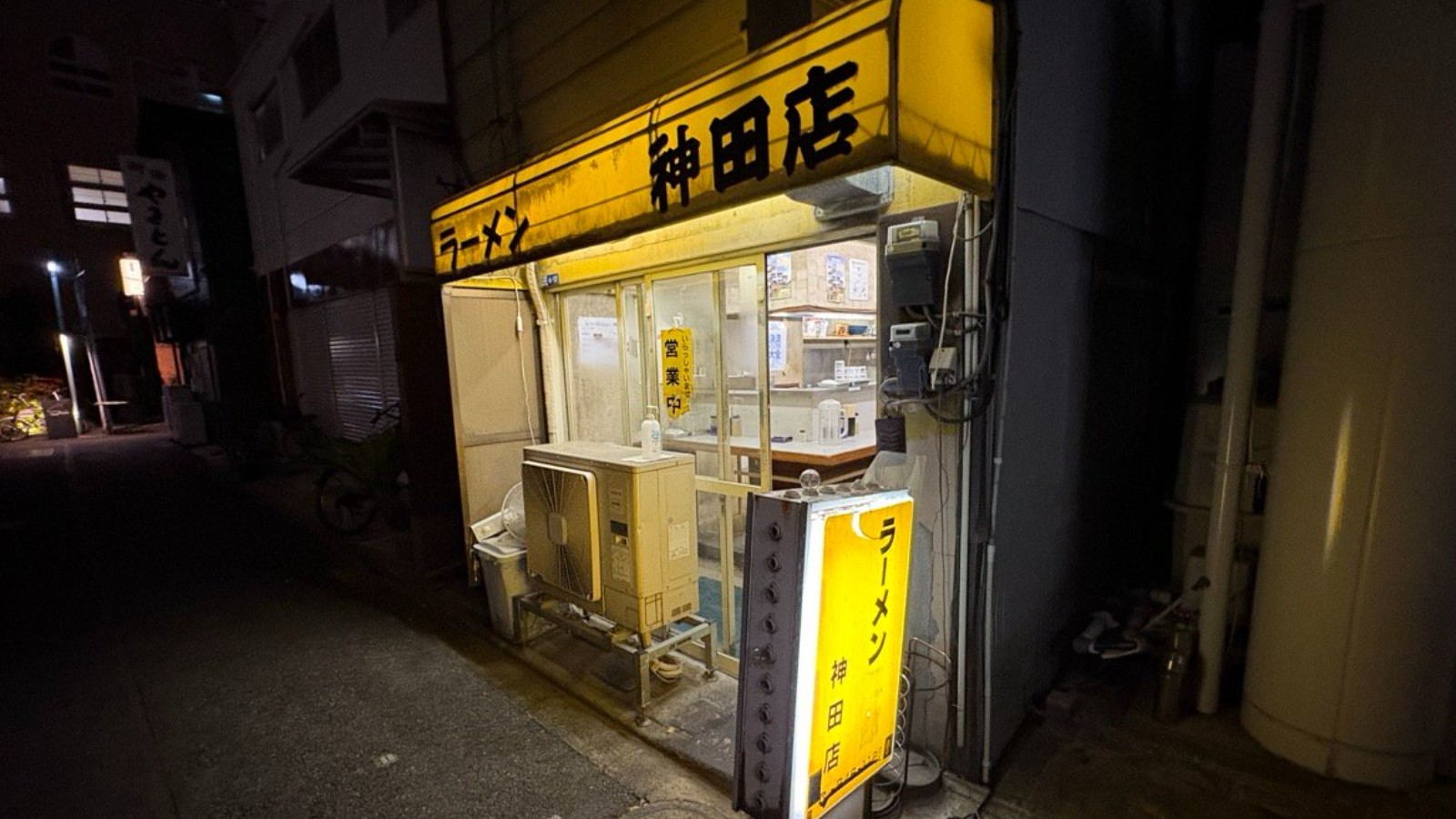 ラーメン 神田店？？ 元「ラーメン次郎」に突入！