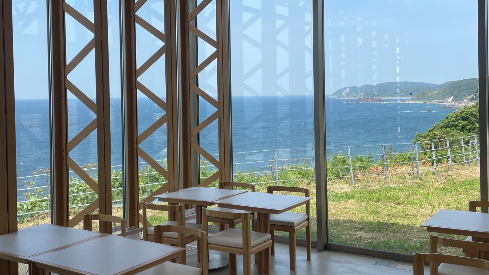 海が見えるガラス張りのカフェ@奥能登 珠洲