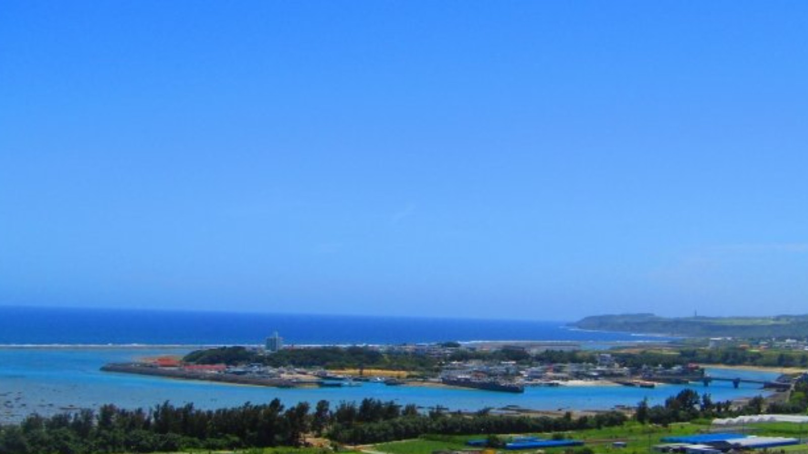 天ぷらの聖地!港町・奥武島で味わう“沖縄のおやつ文化”