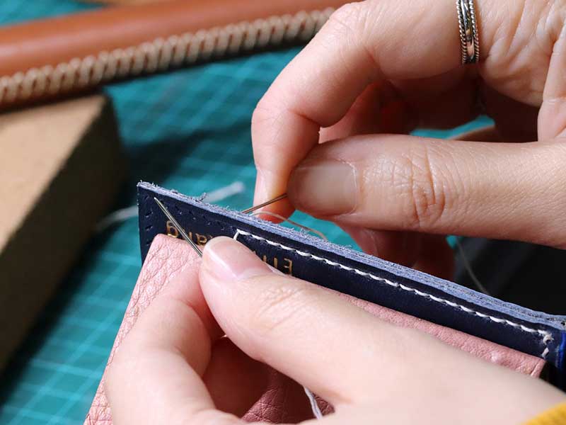 フィッシュレザーの名刺入れ