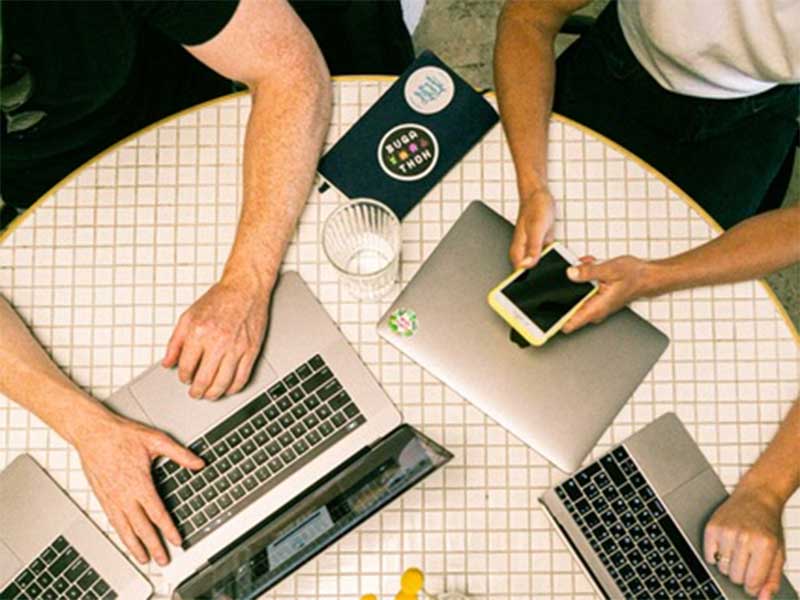 コロナ禍で苦しむ文化芸術に関わる人たちをテクノロジーを活用してサポートし、国内外に発信し、相互交流のきっかけを作りたい。