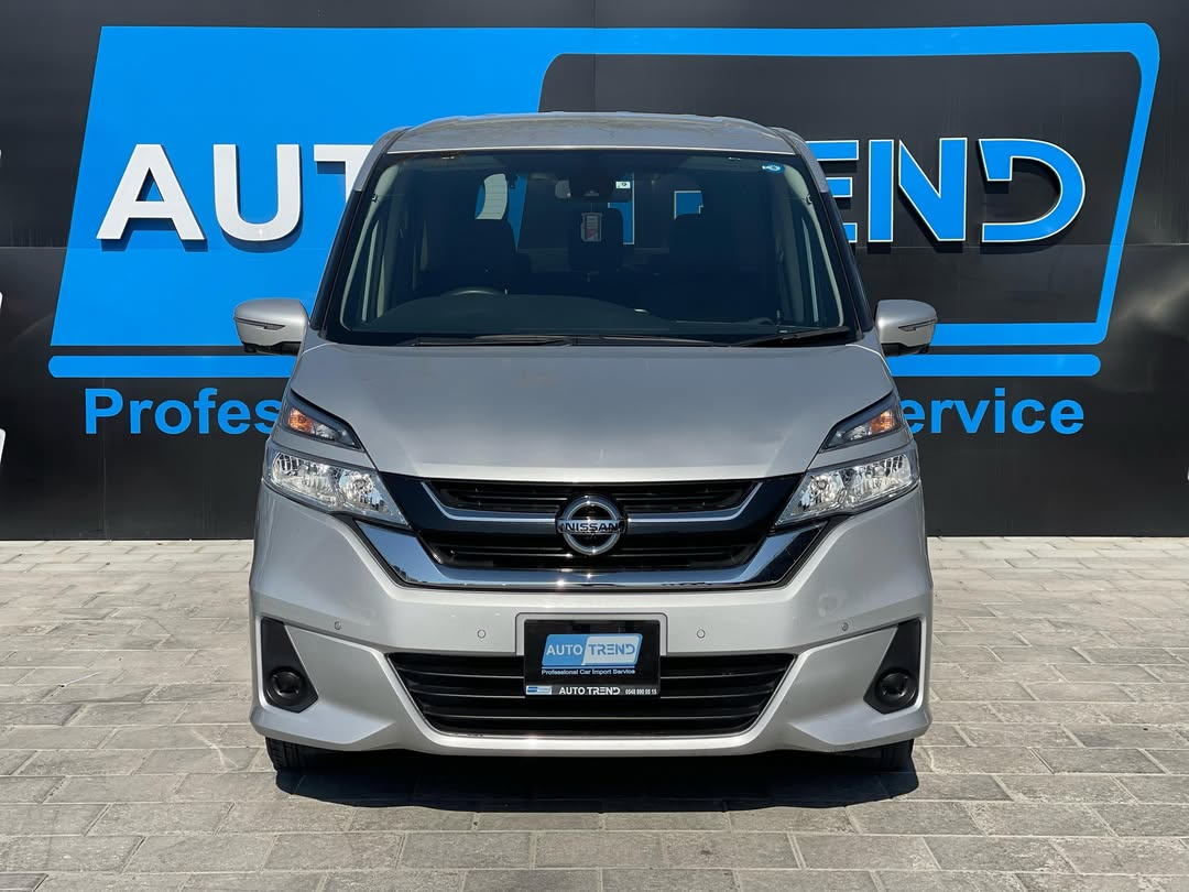 Nissan Serena - Görsel 1