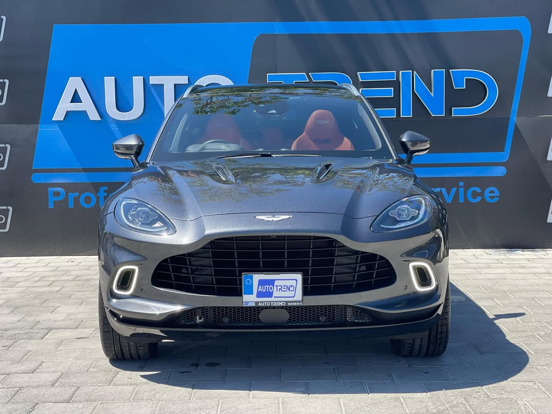 2022 Aston Martin DB11 - Görsel 1