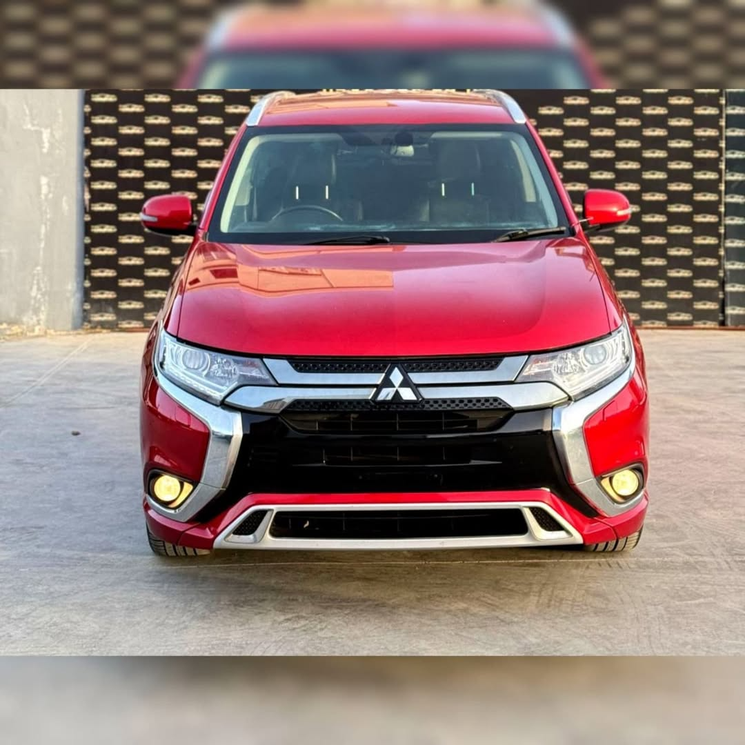 2021 Mitsubishi Outlander 2.4 Hybrid SUV - Görsel 1