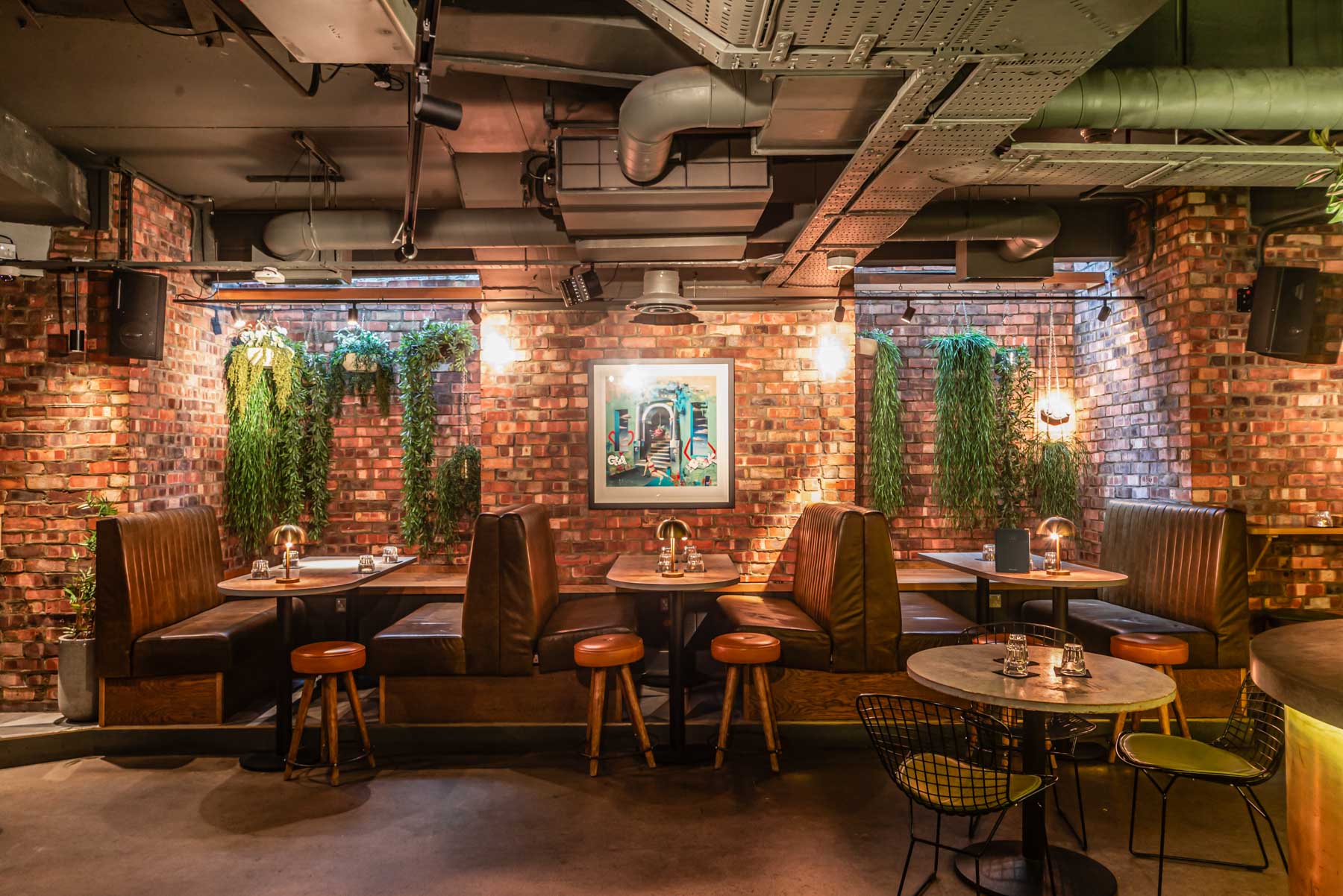 Best London Bars for Singles: How to Find a Date with Style in London