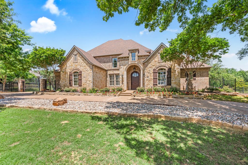 1817 Broken Bend Dr-001