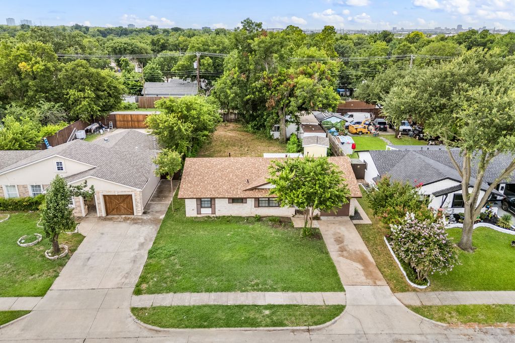 1822 Moonbeam Ln-002