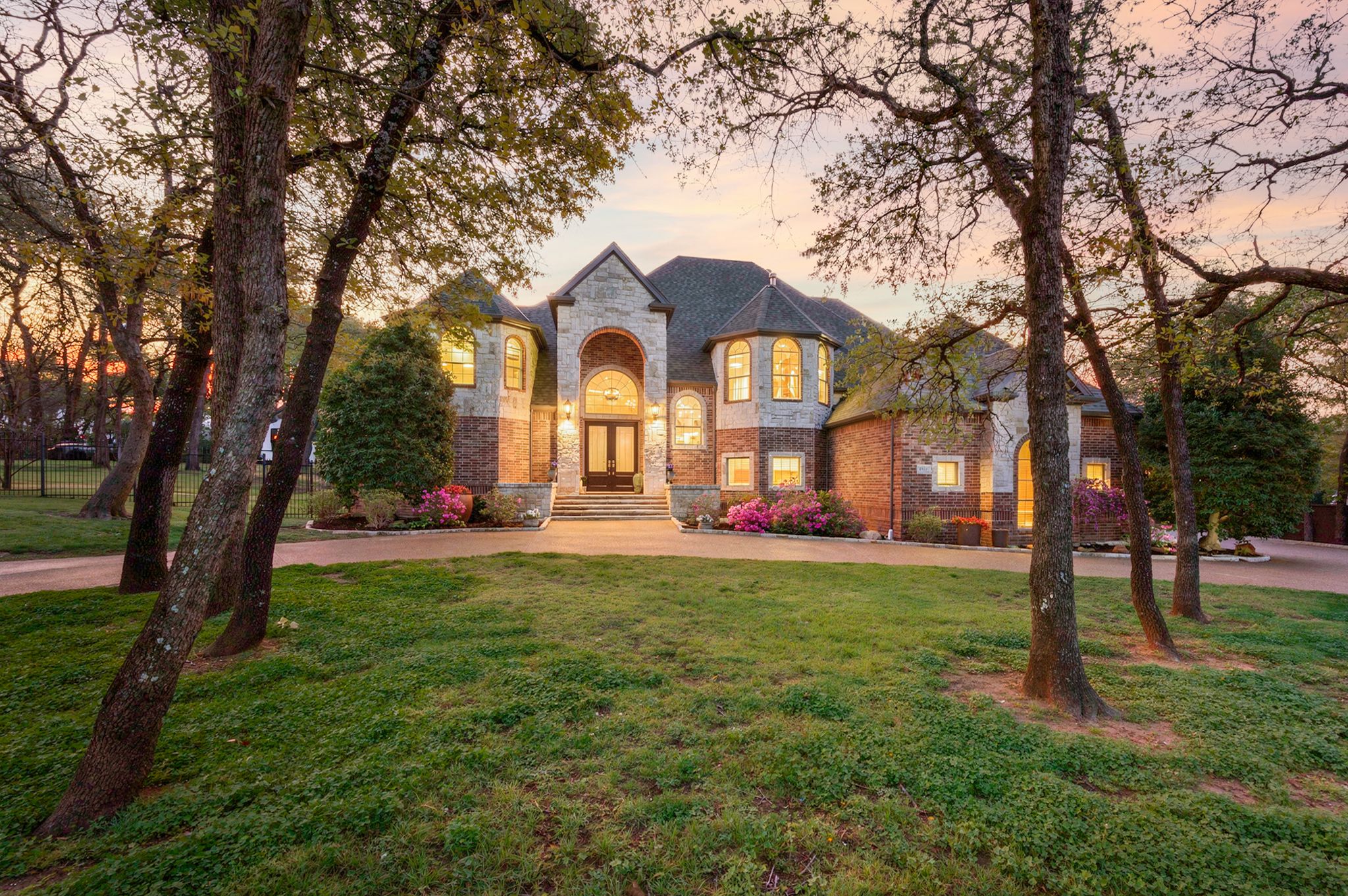 1920 Stonecastle Dr-001