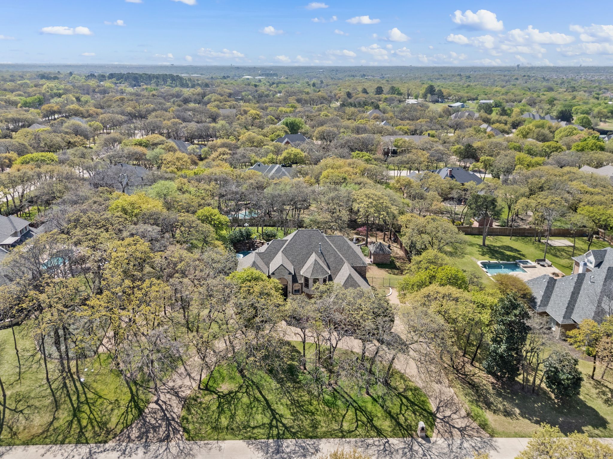 1920 Stonecastle Dr-002