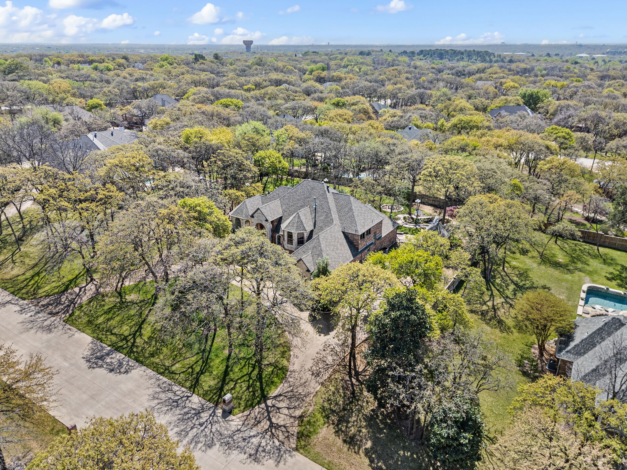 1920 Stonecastle Dr-003