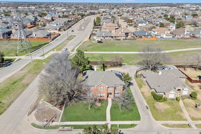 5401 Palace Dr-002