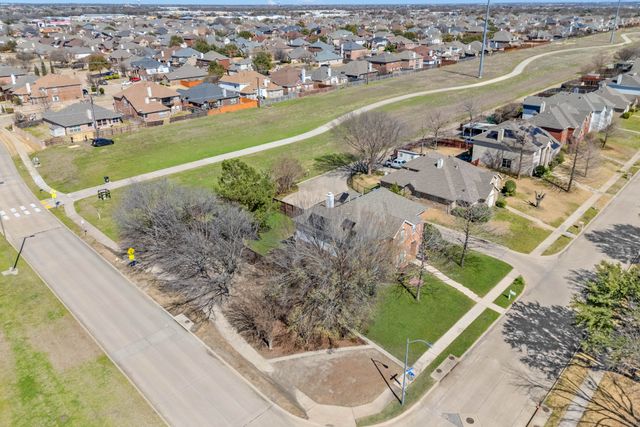 5401 Palace Dr-003