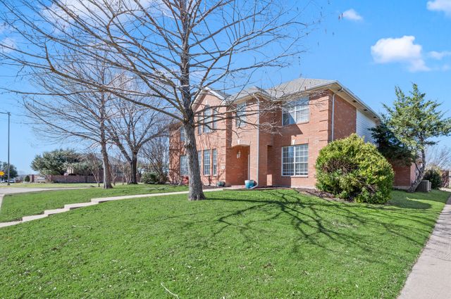5401 Palace Dr-007