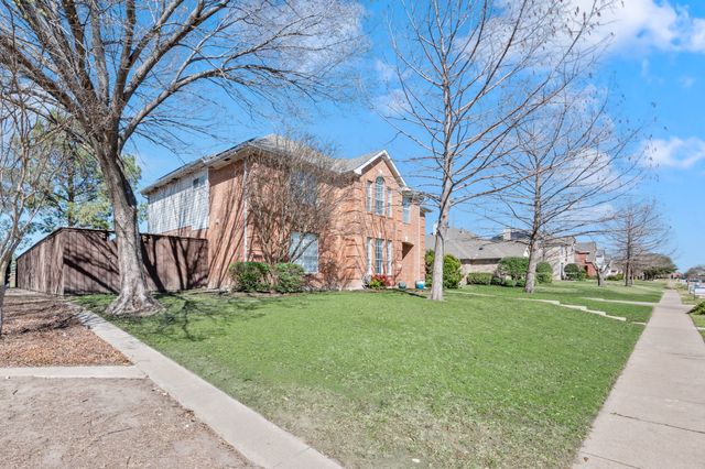 5401 Palace Dr-008