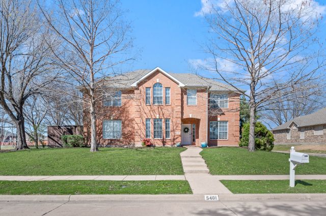 5401 Palace Dr-009