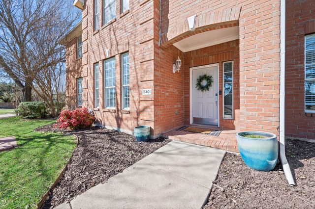 5401 Palace Dr-011