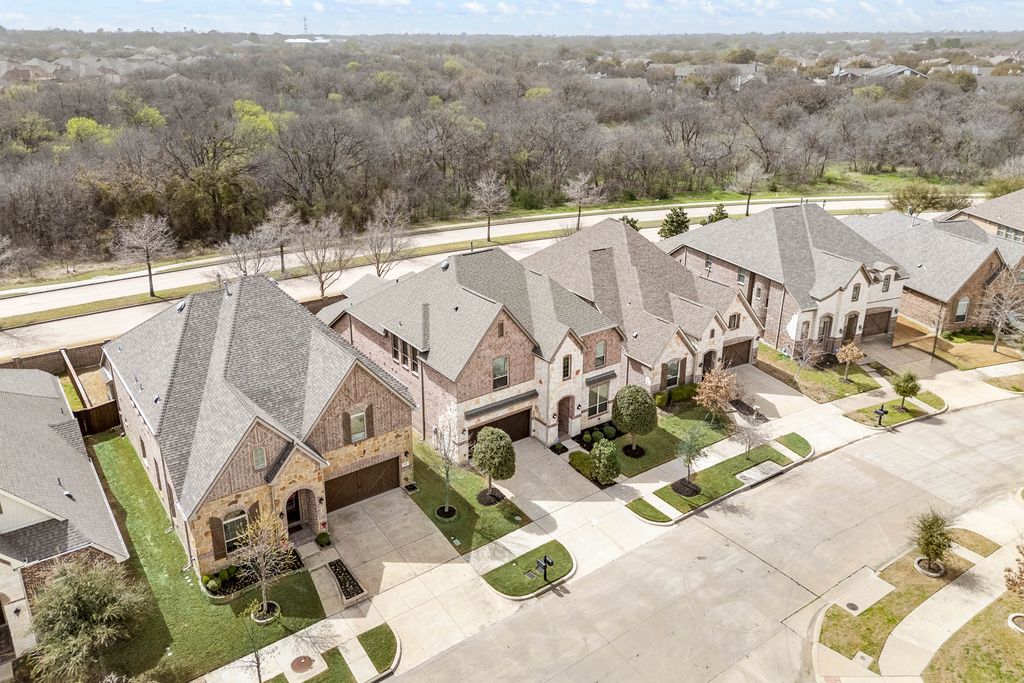 811 Red Maple Rd-003