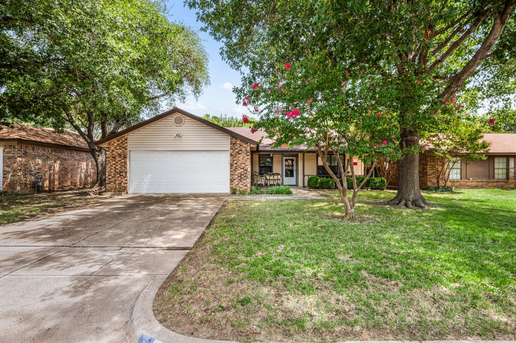 5800 Sea Breeze Ln-001
