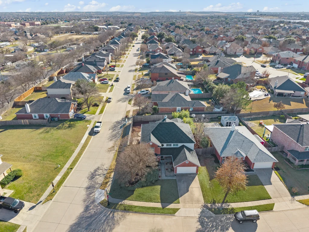 332 Cortland Cir-002