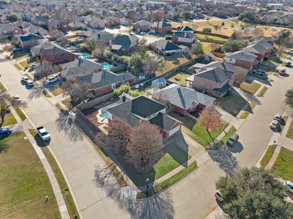 332 Cortland Cir-005