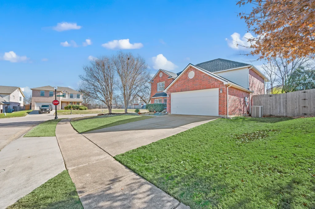 332 Cortland Cir-006