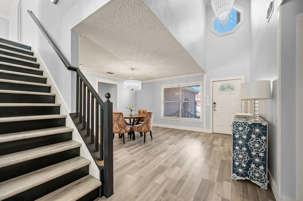 332 Cortland Cir-010