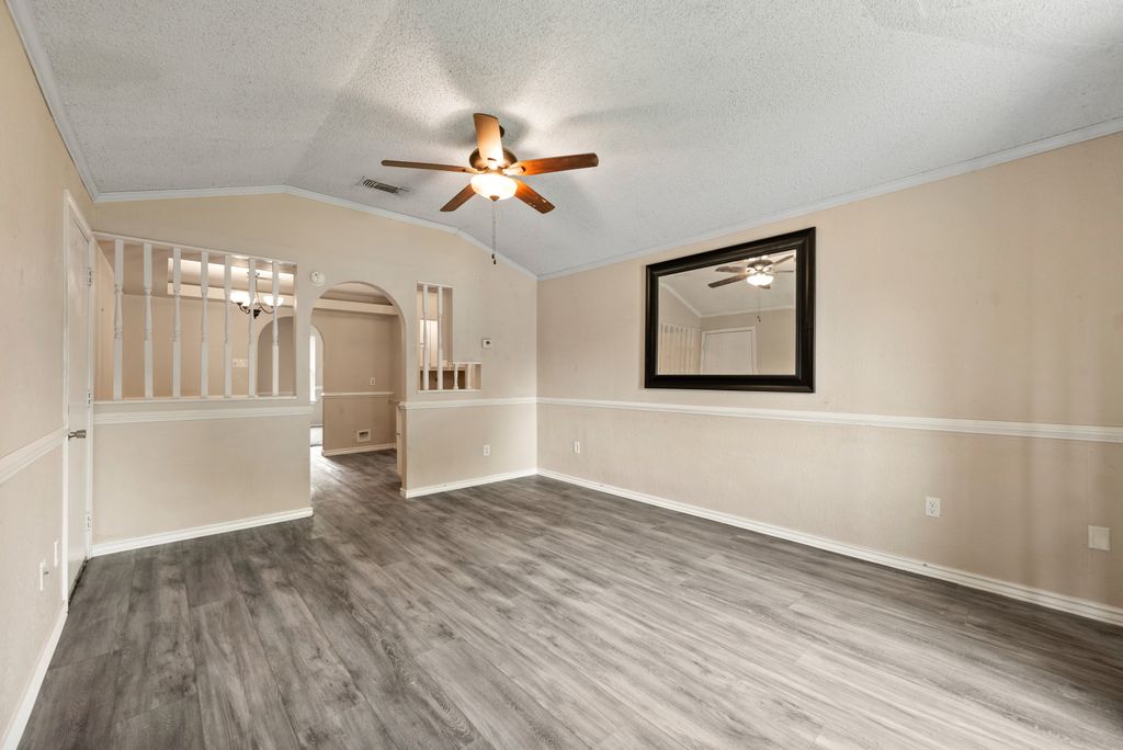 1715 Quinlan Ct-010