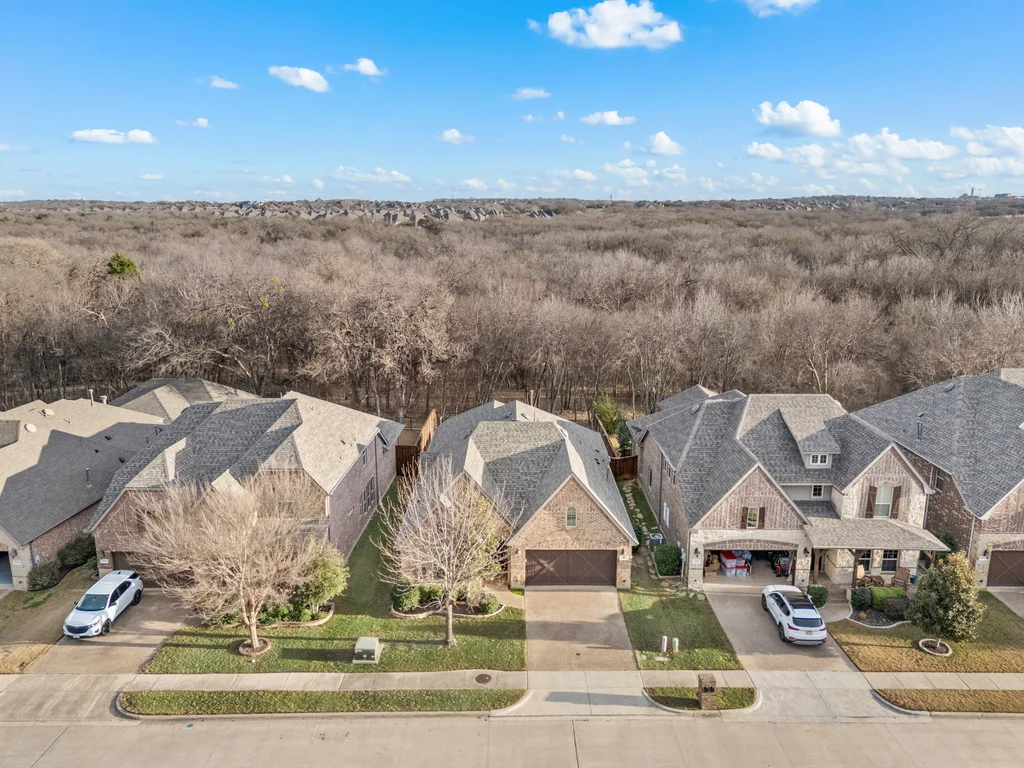 2818 Sheffield Dr-002