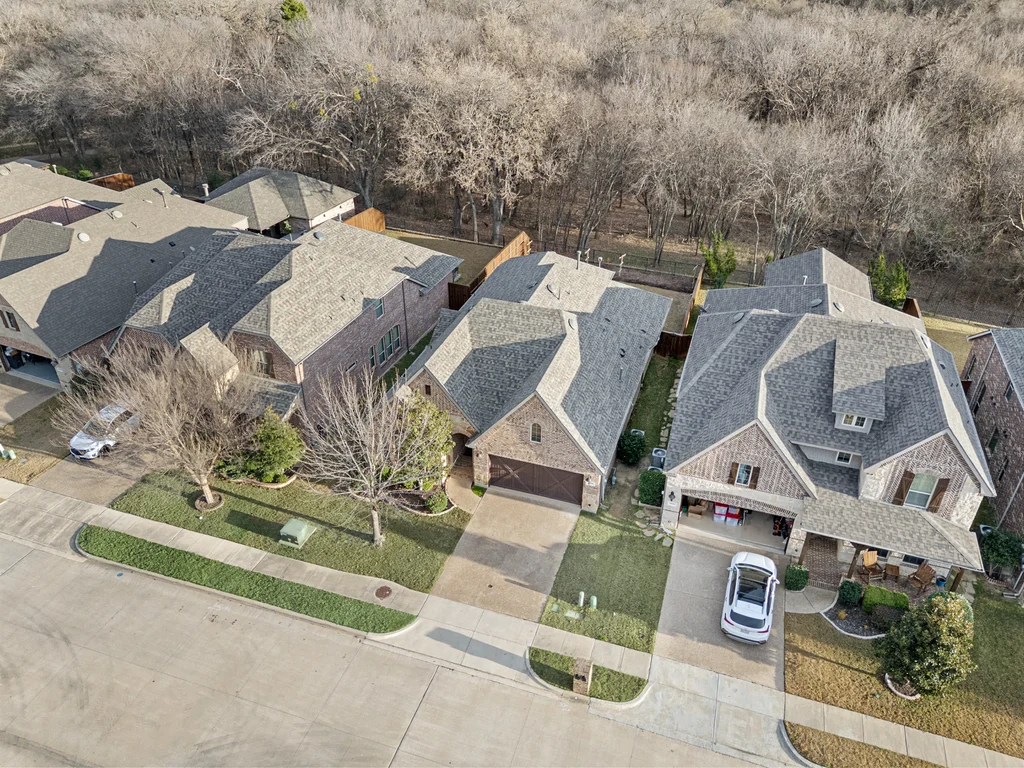 2818 Sheffield Dr-003