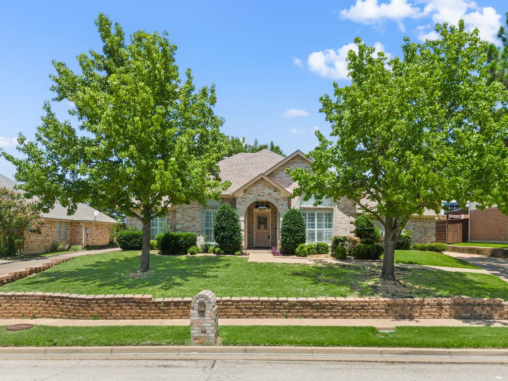 6517 Meadow Lakes Dr-002