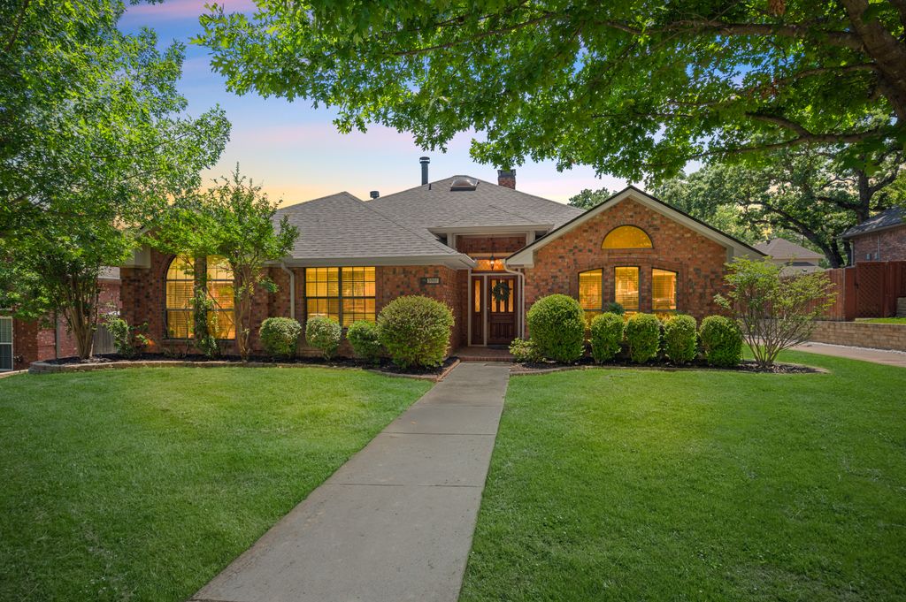 3907 Meadow Dr-001