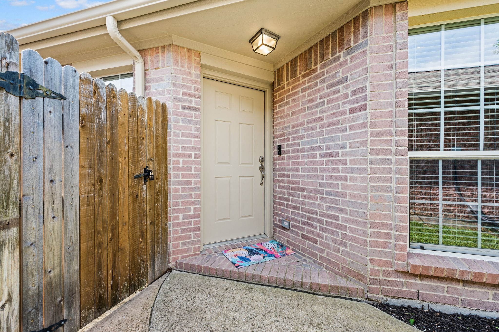 6440 Geneva Ln-005
