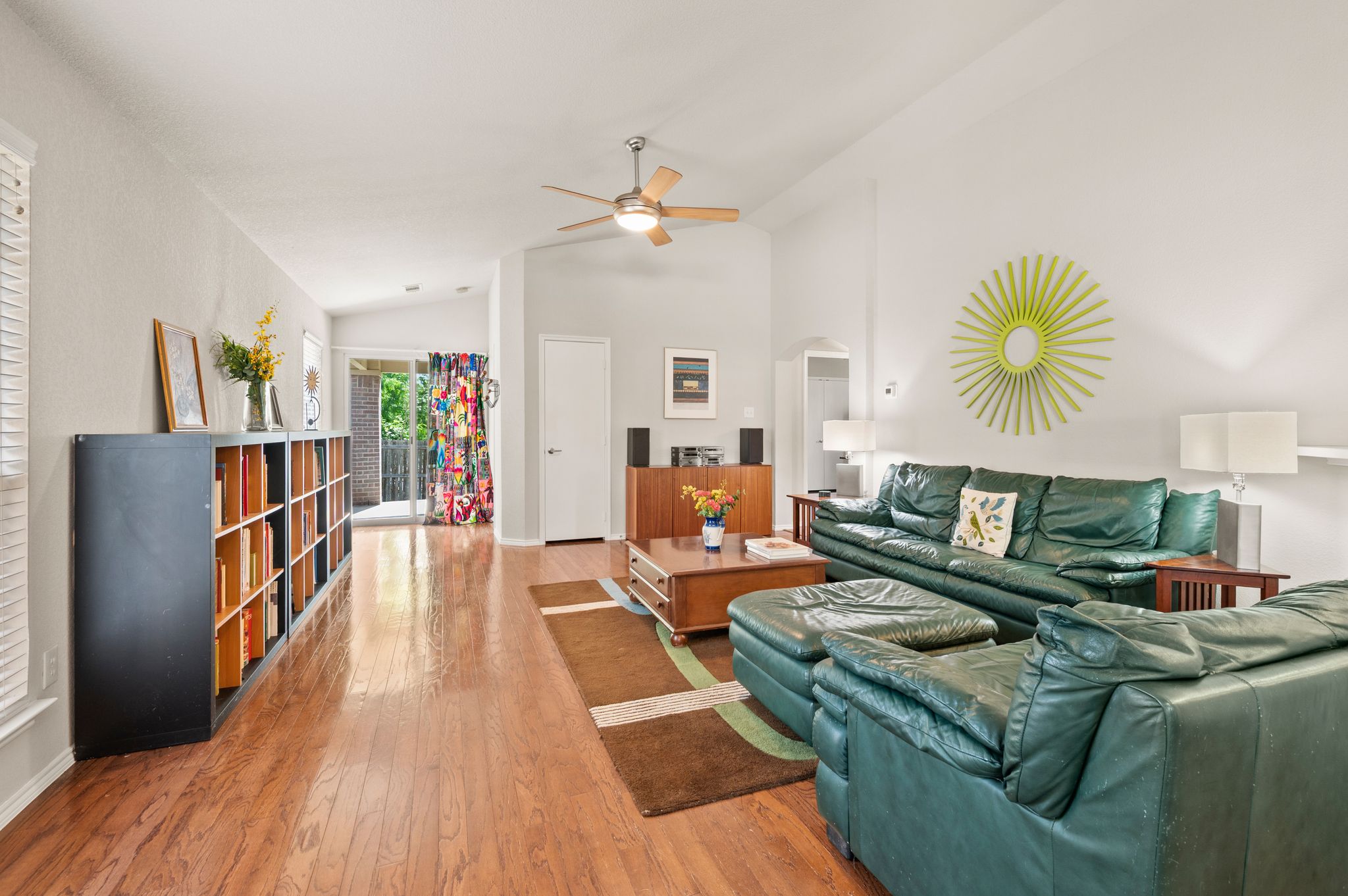 6440 Geneva Ln-006