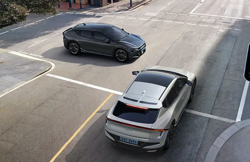 Rear-cross Traffic Avoidance Assist (RCTA)