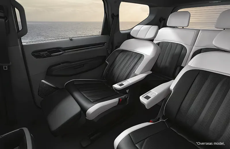 2nd Row Captain Seats with 8-Way Power Adjust and Massage Function