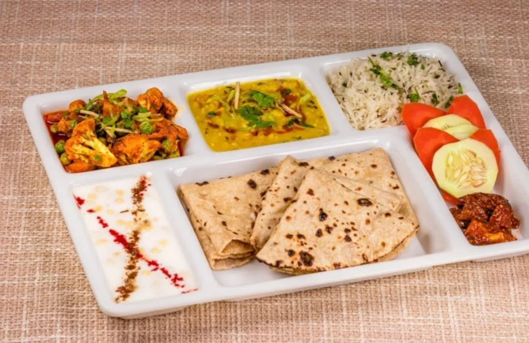 Aaroo Tiffin services kitchen photo 2