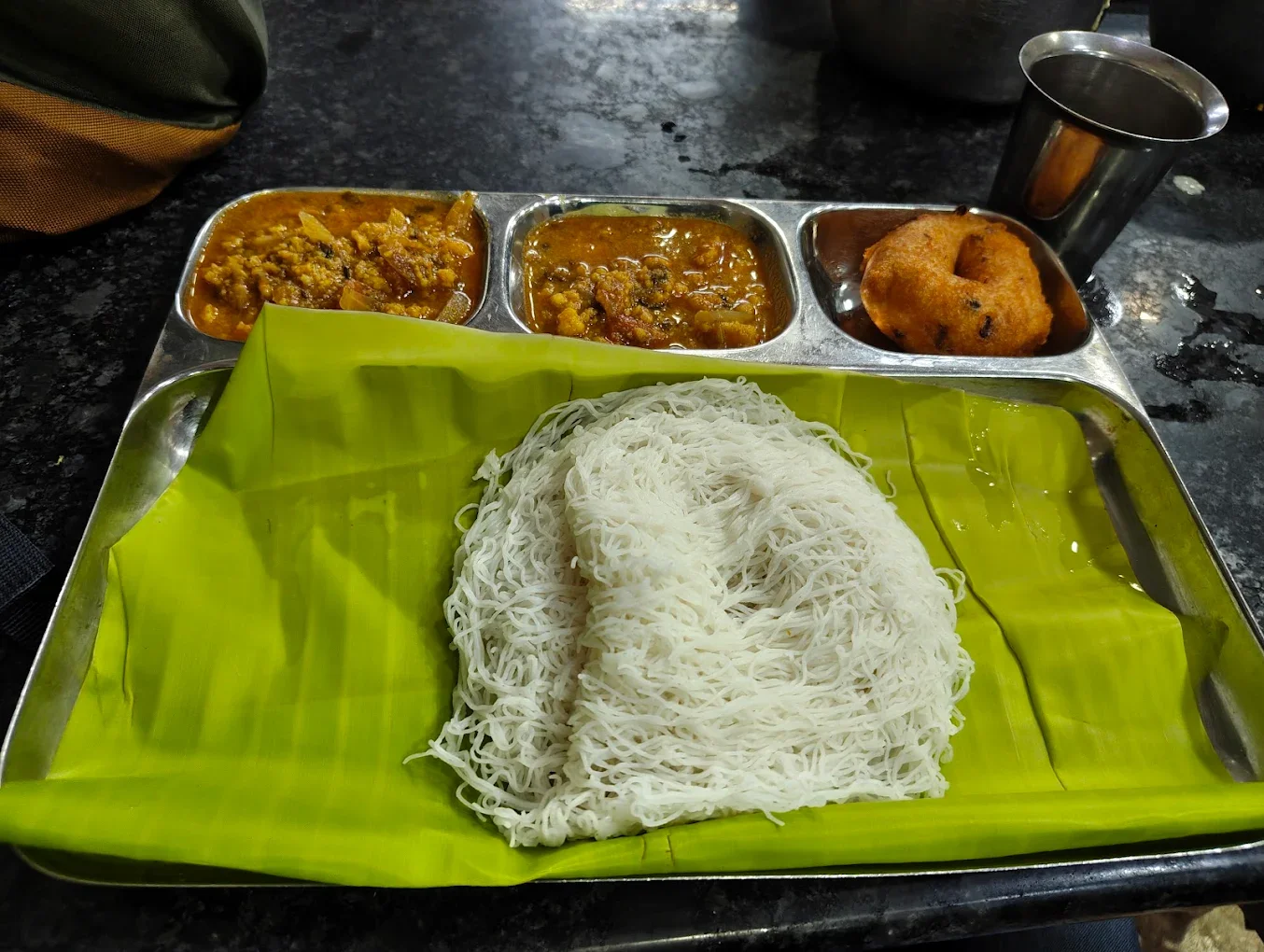 Hotel Sri Jaya kitchen photo 1