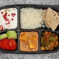 Kiya Tiffin Service kitchen photo 3