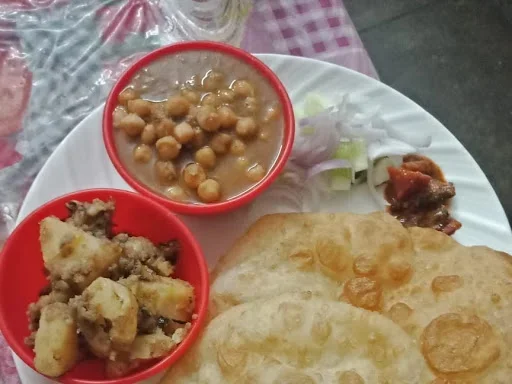 S&D Rastogi Tiffin Services kitchen photo 1