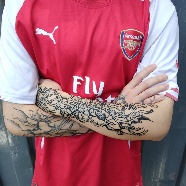 Tatuaje de Alan Valor.