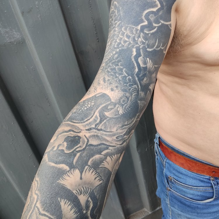 Tatuaje de Alan Valor.