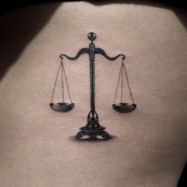 Tatuaje de Khuyay Tattoo
