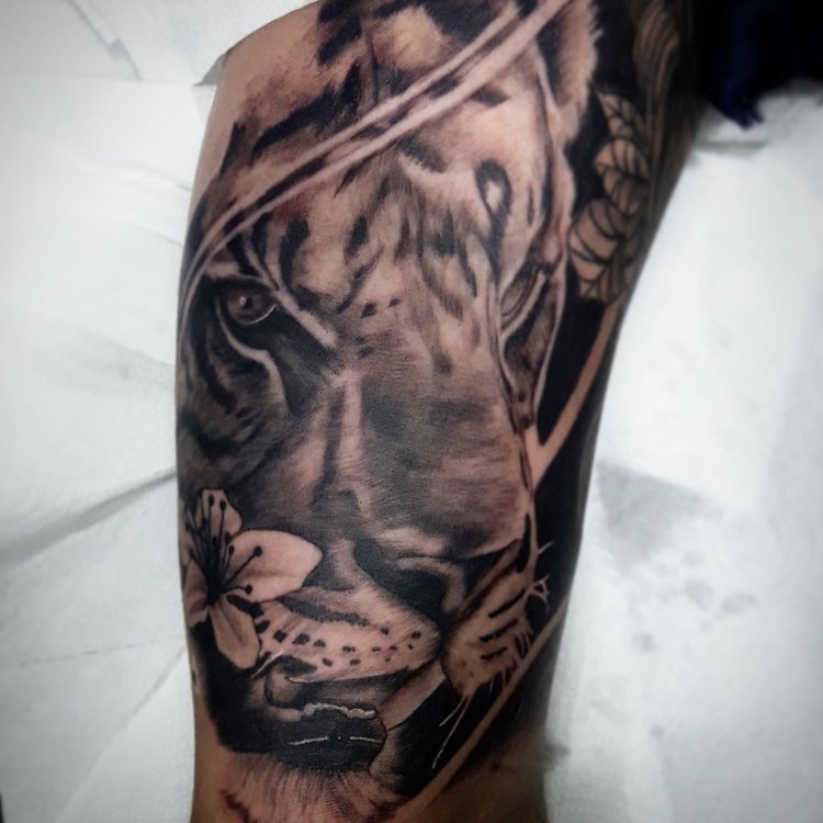 Tatuaje de Aleposadas_tattoo