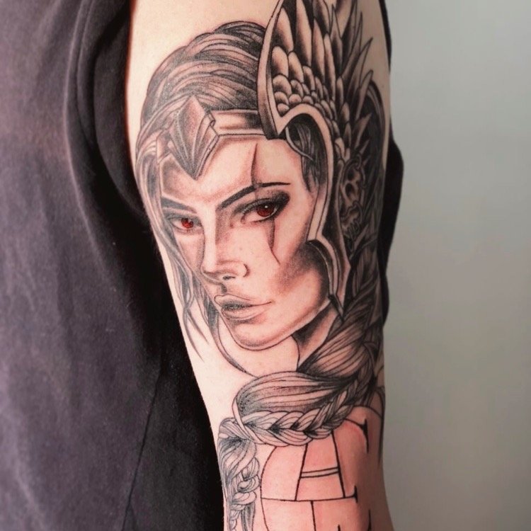 Tatuaje de July Ayr