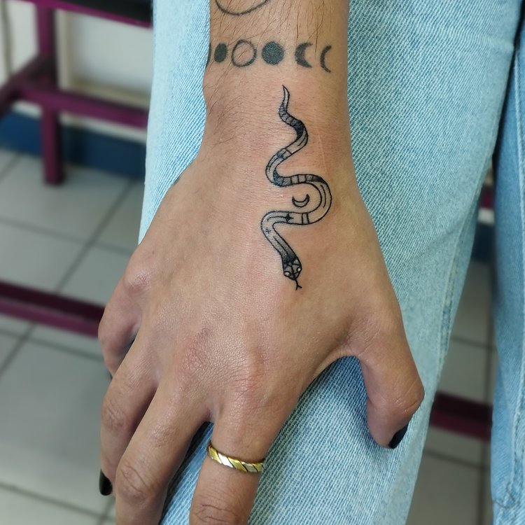 Tatuaje de Veintequincetattoo
